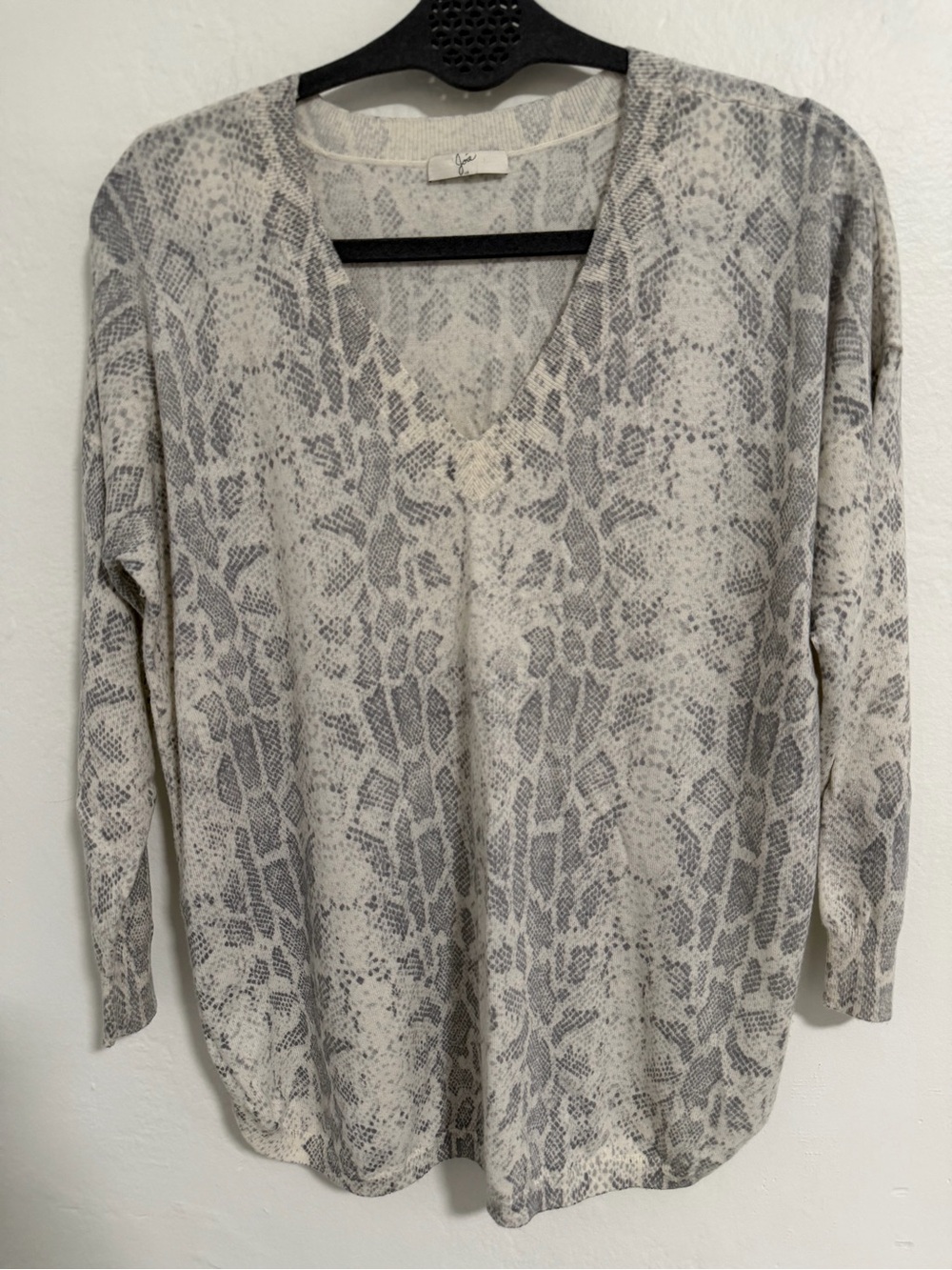 Joie Faded Snake Print V Neck Sweater Womens Gray Ivory Wool Blend Large